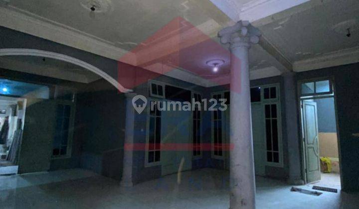 Rumah 2 Lantai Butuh Renovasi Unfurnished SHM di Jalan Galunggung, Malang 1