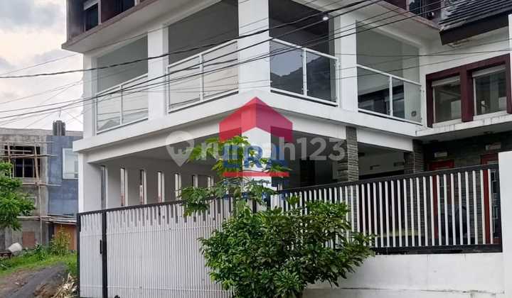 Rumah, 2 Lantai, SHM, di Singosari