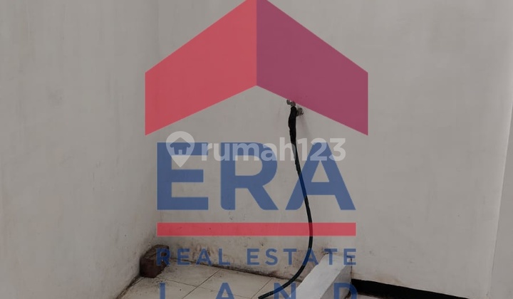 Shop House, 2 Floors, Freehold Certificate, in Oro-Oro Dowo 2