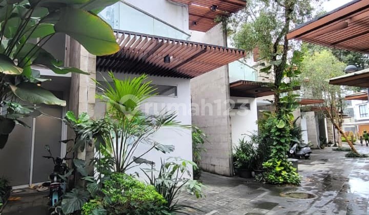 Ready-to-Occupy House in Discovery Bintaro Jaya - 0799 Ready-to-Occupy House in Discovery Bintaro Jaya - 0799