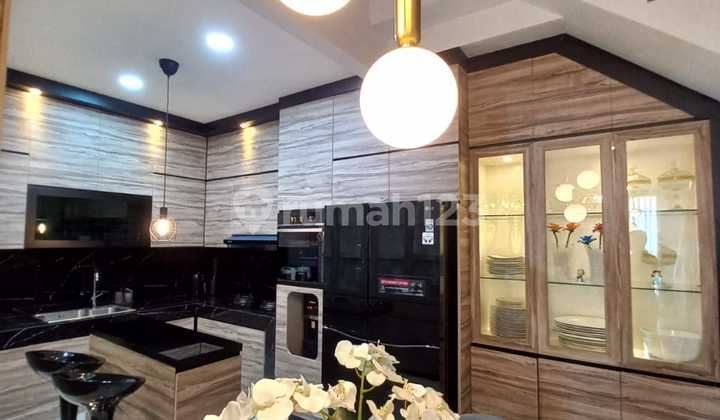 3-Story Ready-to-Occupy House Location Discovery Bintaro Jaya - 0204