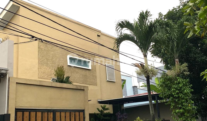 Ready-to-Occupy House with Swimming Pool in Bintaro Sector 3 - 0838 Ready-to-Occupy House with Swimming Pool in Bintaro Sector 3 - 0838