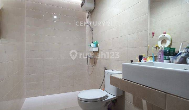 kamar mandi rumah dalam cluster discovery bintaro