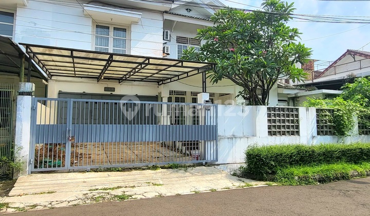 Spacious House in Bintaro Jaya Sector 9 - 0070 Needs Minor Renovation