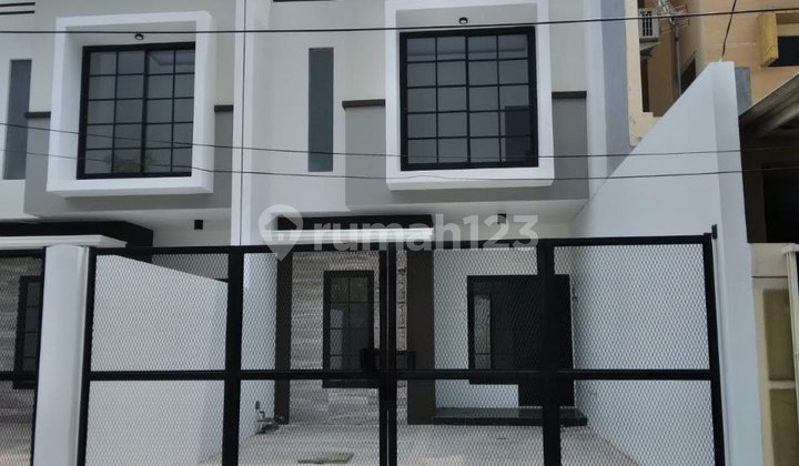 RUMAH BARU 2LT MODERN DI RUNGKUT ASRI ROW 3 MOBIL DEKAT MERR