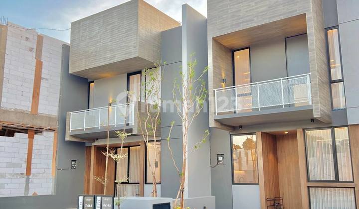 FREE DP FREE BIAYA2 RUMAH BARU DI CENTRAL PARK MERR 400M DARI MER