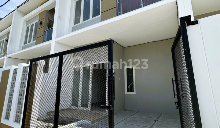Rumah Baru 2 Lt Modern Di Gununganyar Dekat Kampus Upn SHM di Gununganyar Rumah Bagus 2