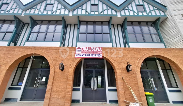 Ruko Citra 8 Sunset Avenue in Front of the Lake, Prime Position