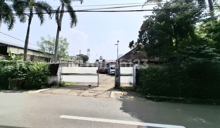 Land and Building suitable for Warehouse Workshop Garage on Jl.Seha Kebayoran Lama Land and Building suitable for Warehouse Workshop Garage on Jl.Seha Kebayoran Lama