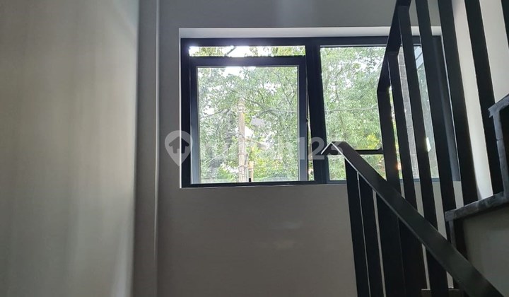 New 3-Story House in Jati Indah, Pangkalan Jati, Cinere 2