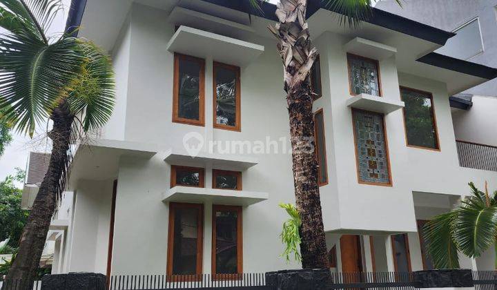 Rumah Baru Hoek Depan Taman Strategis Di Pondok Indah 1