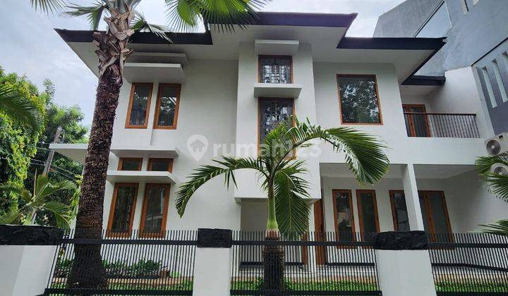 Rumah Baru Hoek Depan Taman Strategis Di Pondok Indah 2