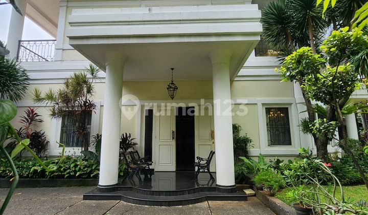 Luxurious Strategic Corner House in Kebayoran Baru, South Jakarta 2