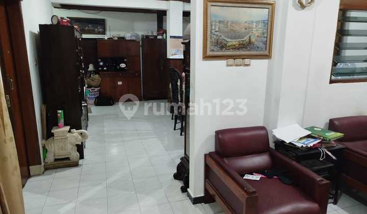 Well-Maintained Strategic House Suitable for Boarding in Setiabudi, South Jakarta 2