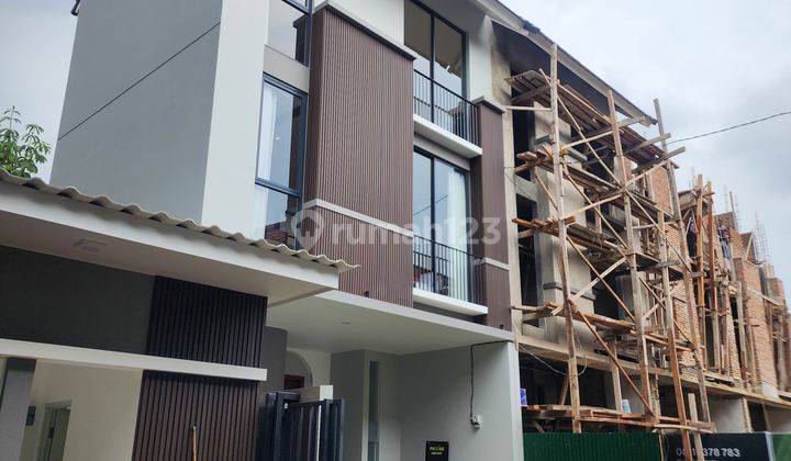 Town House Mewah Exclusive Di Lebak Bulus Jakarta Selatan 2