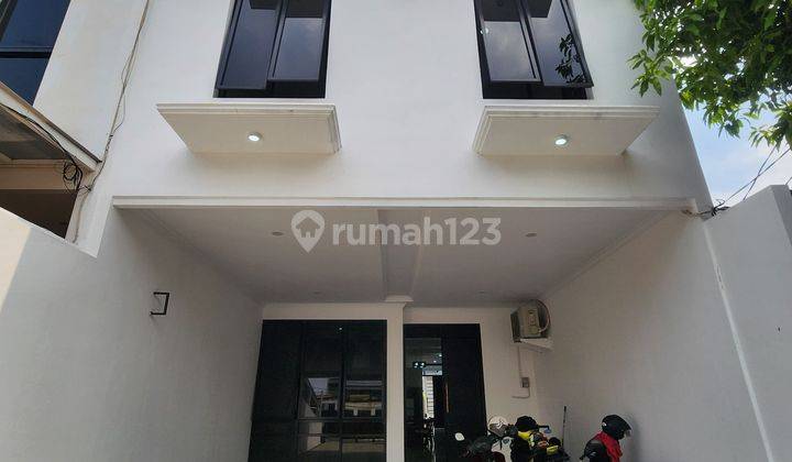 Rumah Cantik Siap Huni Strategis Area Kemang Jakarta Selatan 1