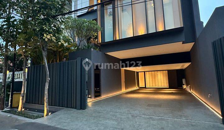 Rumah Tropis Modern Fully Furnished Area SCBD Jakarta Selatan  1