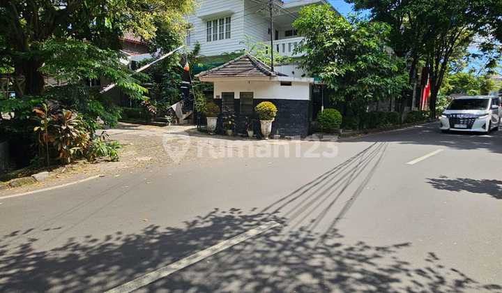 Auction of Good, Cheap, Strategically Located House in Bintaro at Half the Market Price Auction of Good, Cheap, Strategically Located House in Bintaro at Half the Market Price