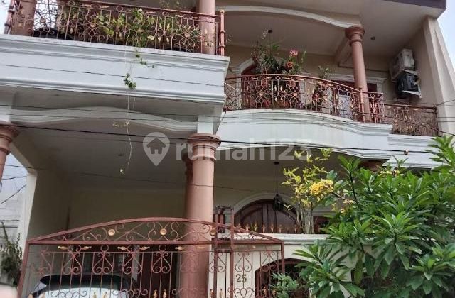 Quick Sale Spacious 3-Storey House in Kelapa Gading, Negotiable Until Deal
