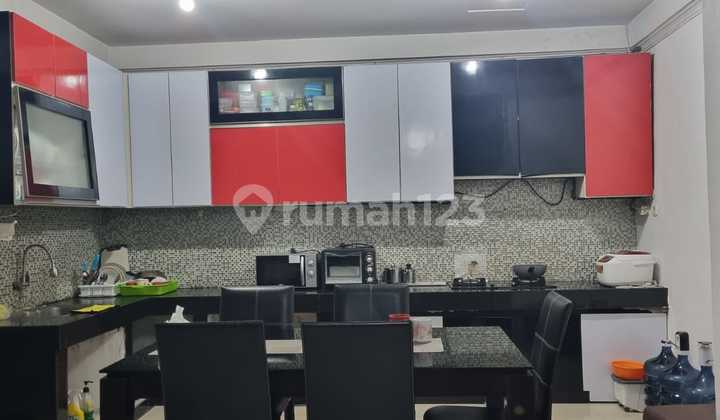 Quick Sale, 2-Story House Higher Than Road Level in Sunter Sts, Negotiable 2