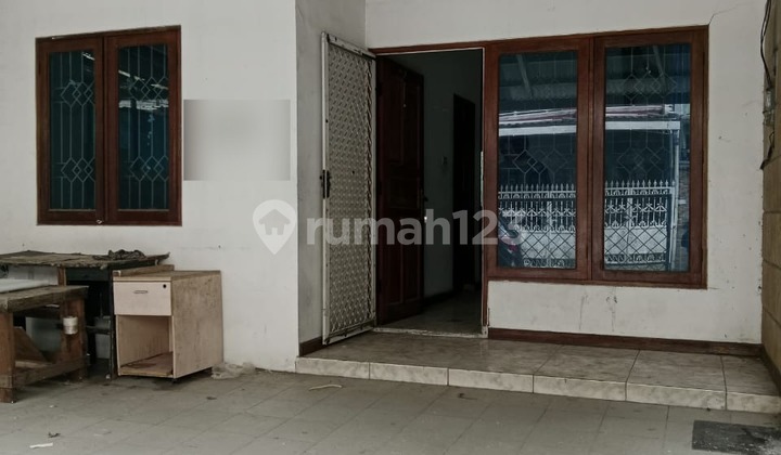 Quick Sale, Old House Needs Renovation in Danau Indah, Negotiable