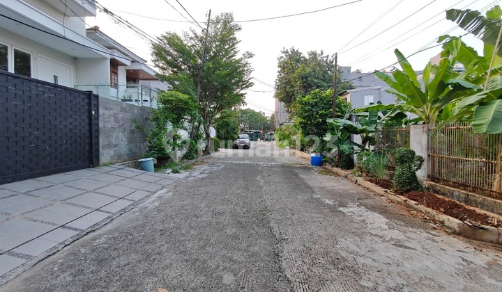 For Quick Sale, Old House Land Measurement 2 Car Width in Sunter Agung 2