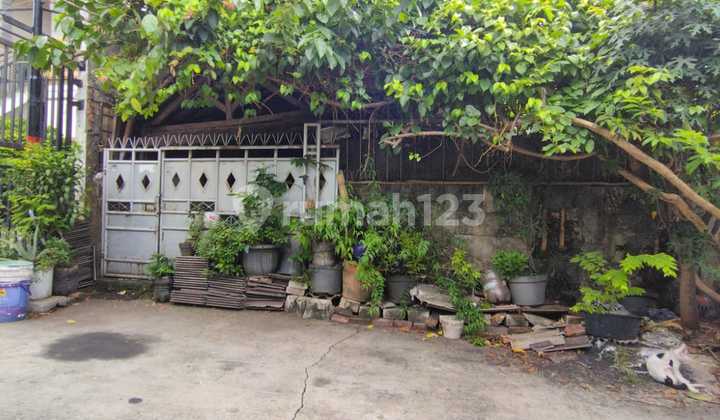 Quick Sale, Land-Based House, 2-Car Row in Sunter Paradise