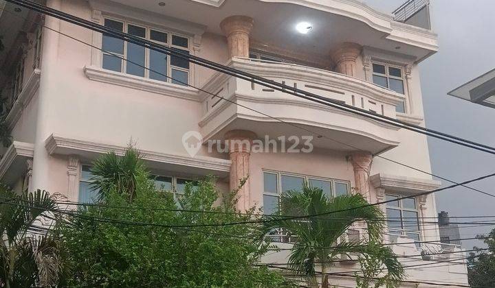 Jual Cepat Rumah Hoek Mewah Jalan 2 Mobil Lebar di Pademangan 1