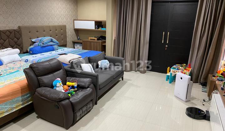Quick Sale, 3.5-Floor Neat House Ready to Live In, Strategic Location Near JIS, Negotiable 2