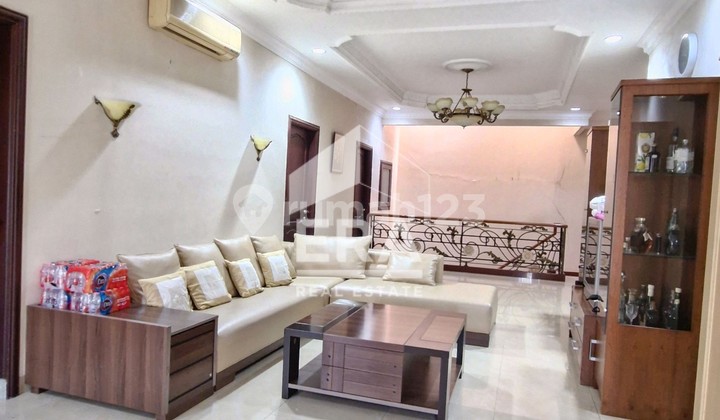 For Sale
Rumah Rapih 2Lt di Taman Nyiur Full Furnish