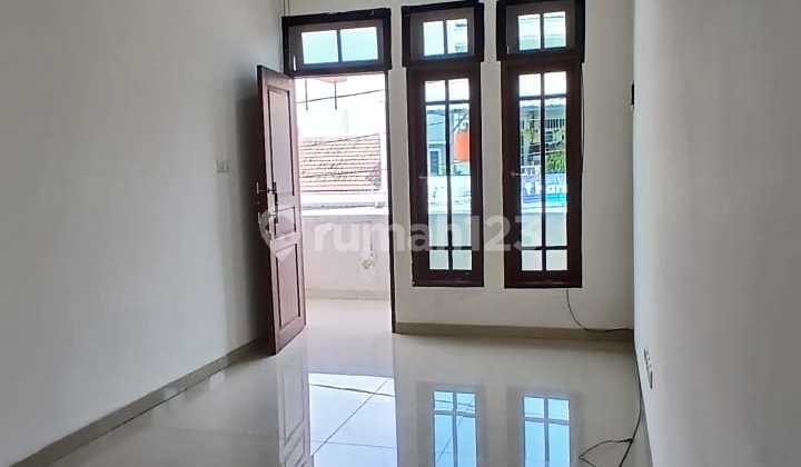 Disewakan, Rumah Rapih Siap Huni Row 2 Mobil di Sunter Hijau 2