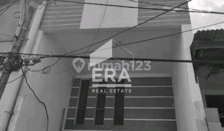 HOT SALE Ready-to-Live Minimalist 3-Storey House in Pademangan HOT SALE Ready-to-Live Minimalist 3-Storey House in Pademangan