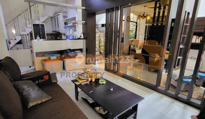 Rumah 2 Lantai Bagus Semi Furnished di Cibubur, Jakarta Timur 2