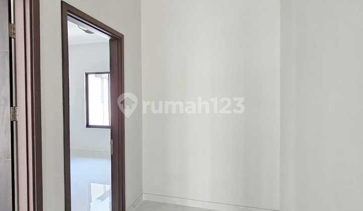 Disewakan Cepat Rumah Kuningan Village 2 Lantai - Hadap Selatan 2