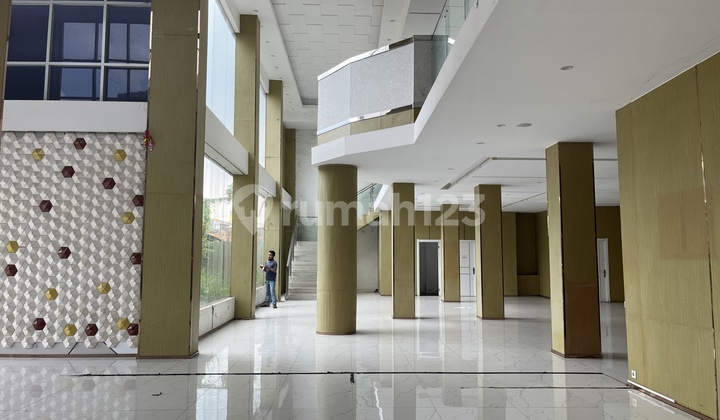 Disewakan Showroom Shuang Hong Kelapa Dua, Tangerang 1