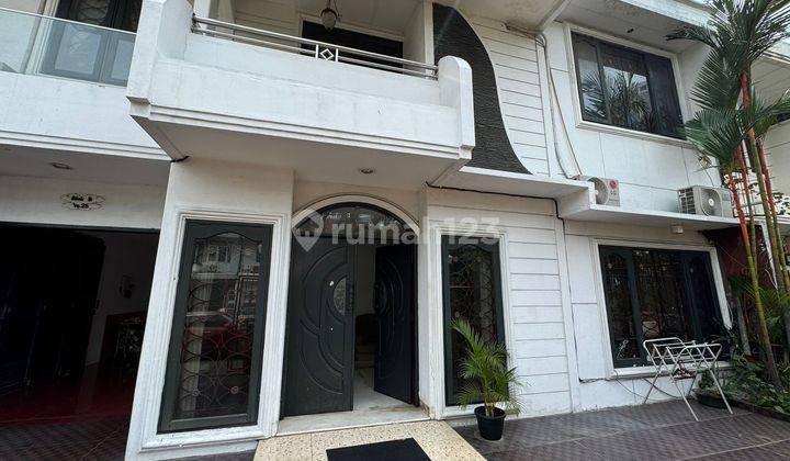 Dijual Rumah Komplek Villa Kemayoran Jl. Angkasa 2 Lantai 2