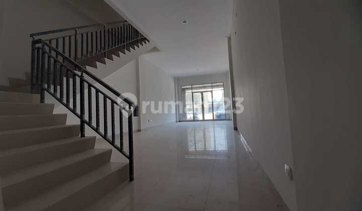 For Sale Golf Island Shop House Strategic Location - Best Price 2