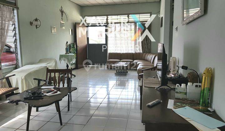 Dijual rumah simpang Tambora, 2 lantai di Malang dekat Unmer 

 2