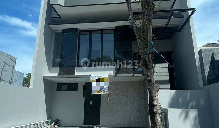 Rumah Baru Gress 3 Lantai Siap Huni di Alam Hijau Citraland, Surabaya Barat 1