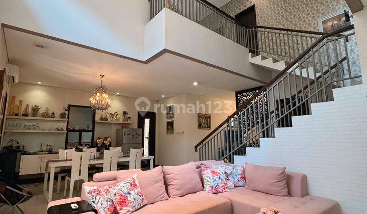 Rumah 2 Lantai Siap Huni Full Furnish di Royal Residence, Surabaya Barat  1