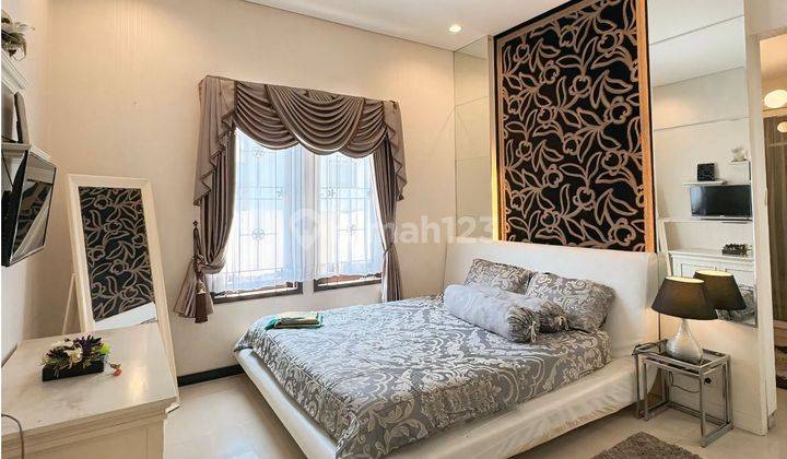 Rumah 2 Lantai Siap Huni Full Furnish di Royal Residence, Surabaya Barat  2