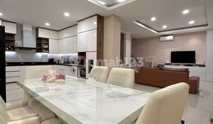 Quick Sale Beautiful Furnished House in Serenade Lake Gading Serpong