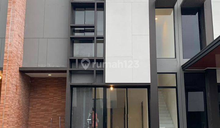 Dijual Rumah Siap Huni 2 Lantai di Suvarna Sutera Cikupa  1