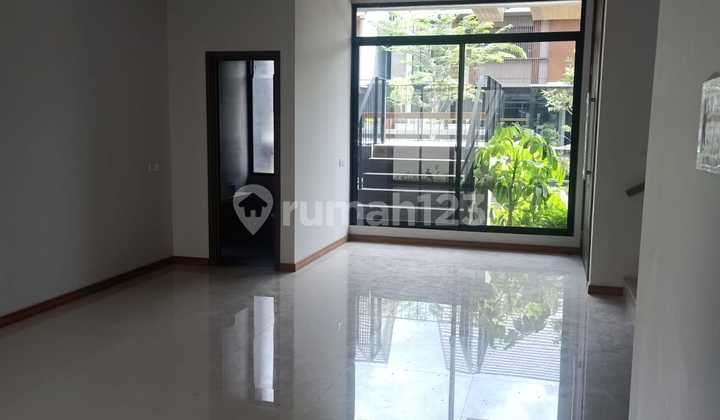 Dijual Cepat Rumah Bagus Plus Attic Room di Greenwich BSD City !