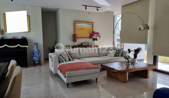 Dijual Rumah Cantik Minimalis dekat Danau di BSD City ! 2