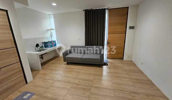 Dijual Rumah Semi Furnished 2 Lantai di Cendana Parc Karawaci !