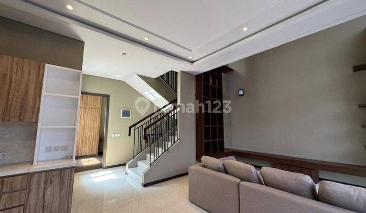 Dijual Rumah Bagus Siap Huni 3 Lantai di The Zora Bsd City 2