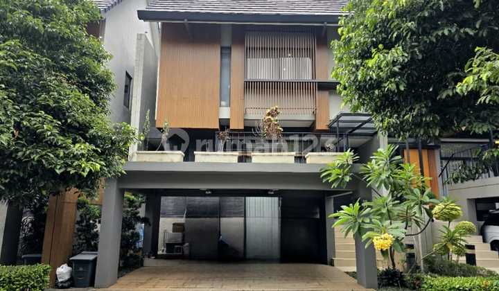Dijual Rumah Furnished dgn Attic Room di Greenwich BSD City !