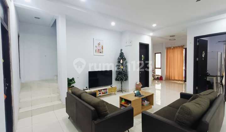 For Sale 2-Story Move-in Ready House in Foresta BSD City! 1