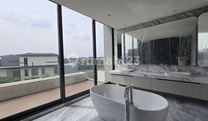 For Sale Unfurnished Luxury 3-Story House in Navapark BSD City ! 2